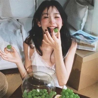 在大雪封闭的山庄里